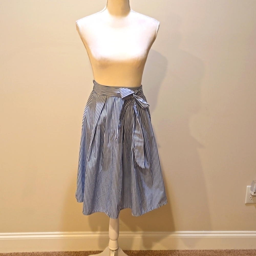 Cute skirt.